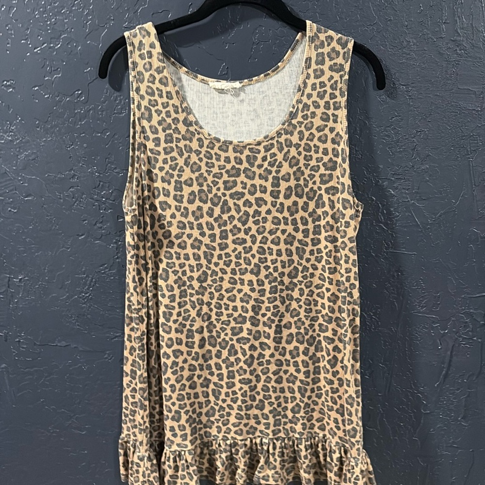Leopard tank with ruffled bottom